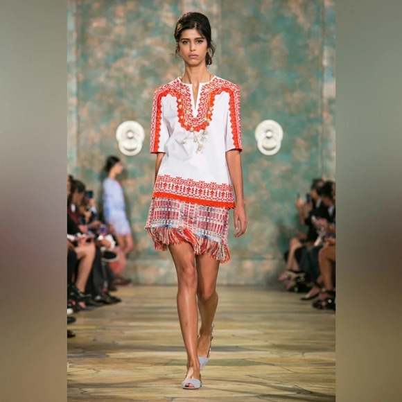 Tory Burch Isla Embroidered Top, size 4 - Picture 1 of 6